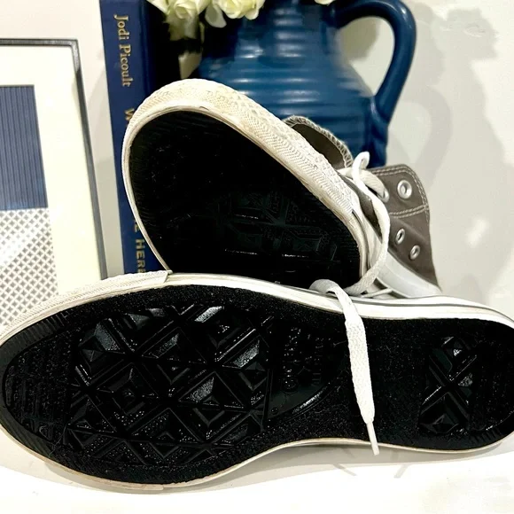 Converse Grey Low Profile Sneaker - Picture 3 of 4